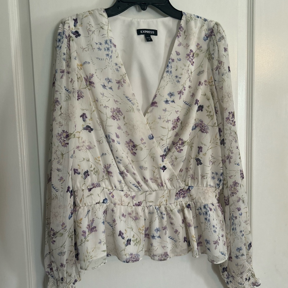 Express long sleeve women’s size medium blouse. - Picture 3 of 13